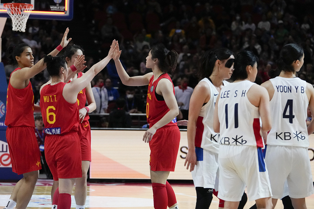 Chinese players (in red) celebrate after defeating South Korea at the Women's Basketball World Cup in Sydney, Australia, September 22, 2022. /CFP