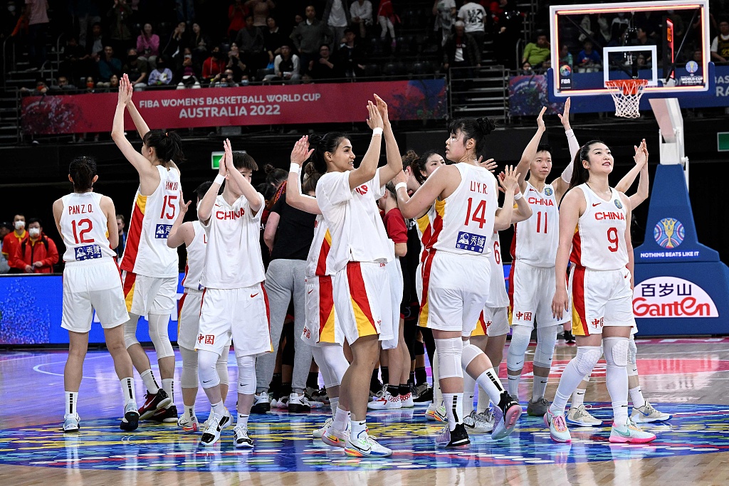 Chinese players greet spectators after their 81-55 win over Belgium in the FIBA Women's Basketball World Cup game at the Sydney SuperDome in Sydney, Australia, September 27, 2022. /CFP