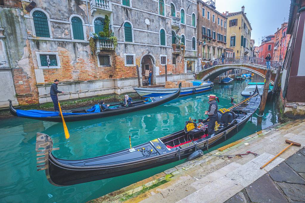 A canal in Venice, Italy, February 8, 2017. /CFP