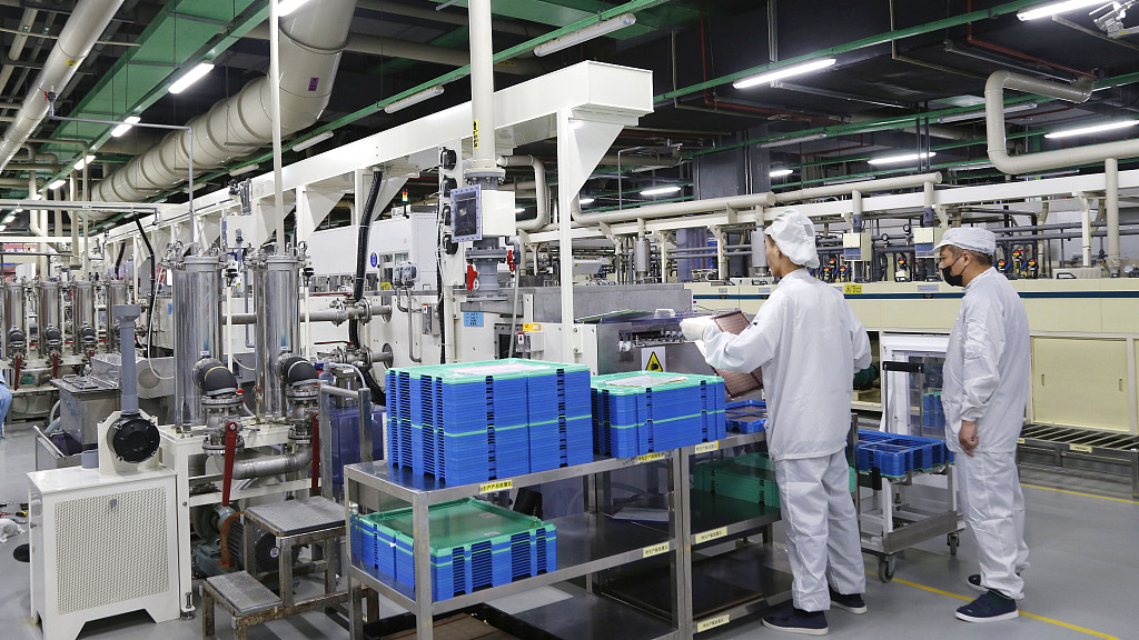 Workers at a chip packaging production line in Nantong City in east China's Jiangsu Province, August 10, 2022. /CFP