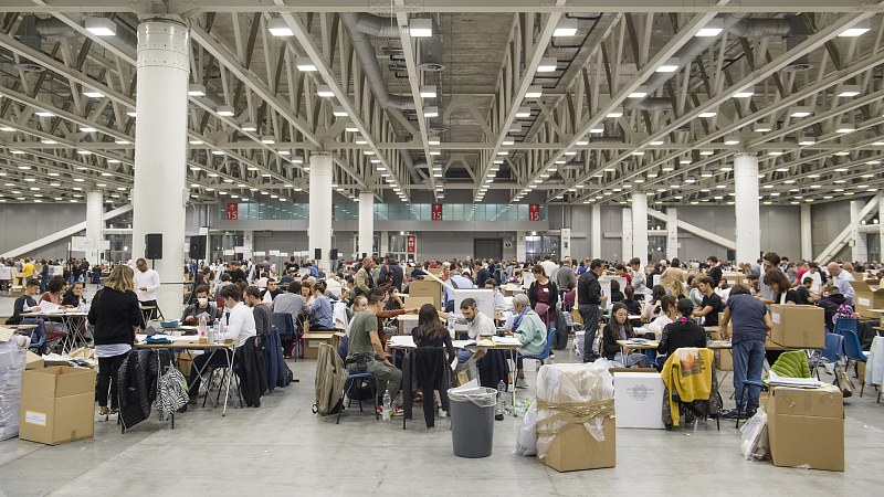 Votes from Italian citizens residing in European countries are counted at the Bologna Exhibition Center in Bologna, Italy, September 25, 2022. /CFP