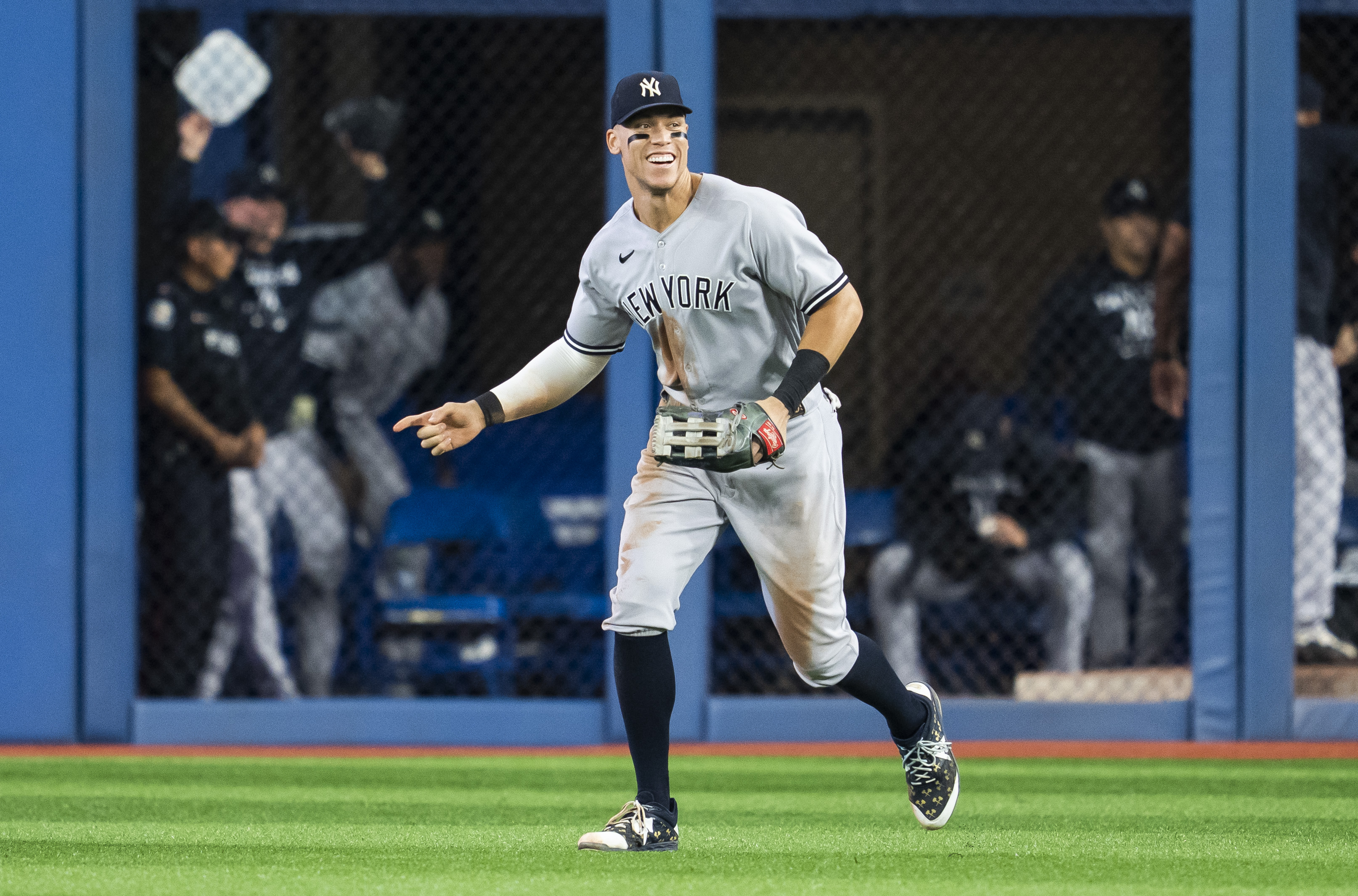 Aaron Judge of the New York Yankees celebrates winning the MLB American League East title after the 5-2 win over the Toronto Blue Jays at Rogers Centre in Toronto, Canada, September 27, 2022. /CFP