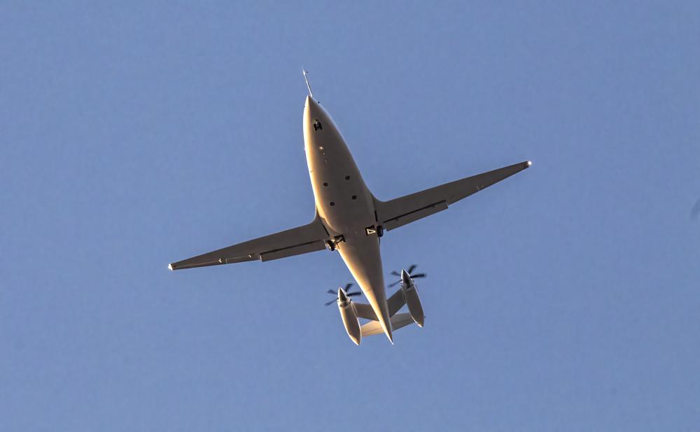 An all-electric airplane during its first flight at Moses Lake, Washington, U.S., September 27, 2022. /AP