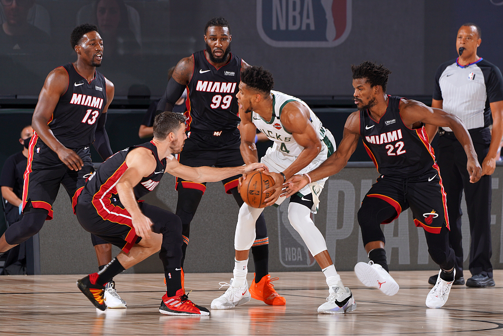 Giannis Antetokounmpo (C) of the Milwaukee Bucks is surrounded by defenders of the Miami Heat in Game 1 of the NBA Eastern Conference semifinals at the Field House at the ESPN Wide World Of Sports Complex in Orlando, Florida, August 31, 2020. /CFP