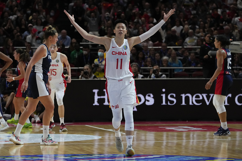 China's Huang Sijing (C) celebrates after a shot during their quarterfinal game with France at the FIBA Women's Basketball World Cup in Sydney, Australia, September 29, 2022. /CFP