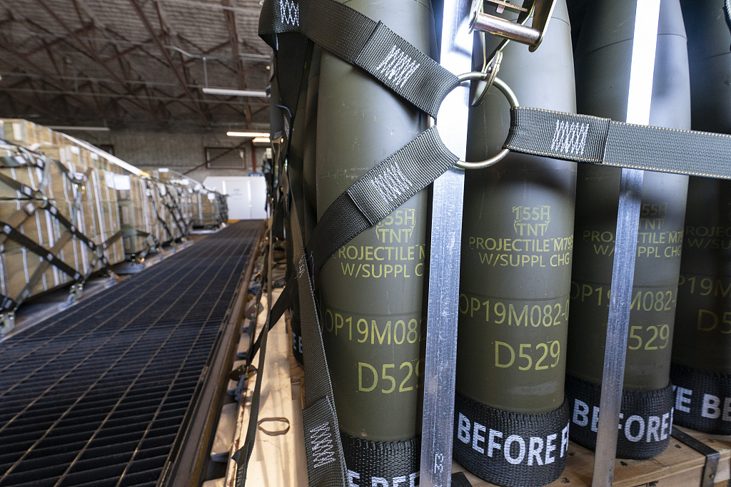 Pallets of 155mm shells ultimately bound for Ukraine are loaded by the 436th Aerial Port Squadron, at Dover Air Force Base, Delaware, United States, April 29, 2022. /CFP