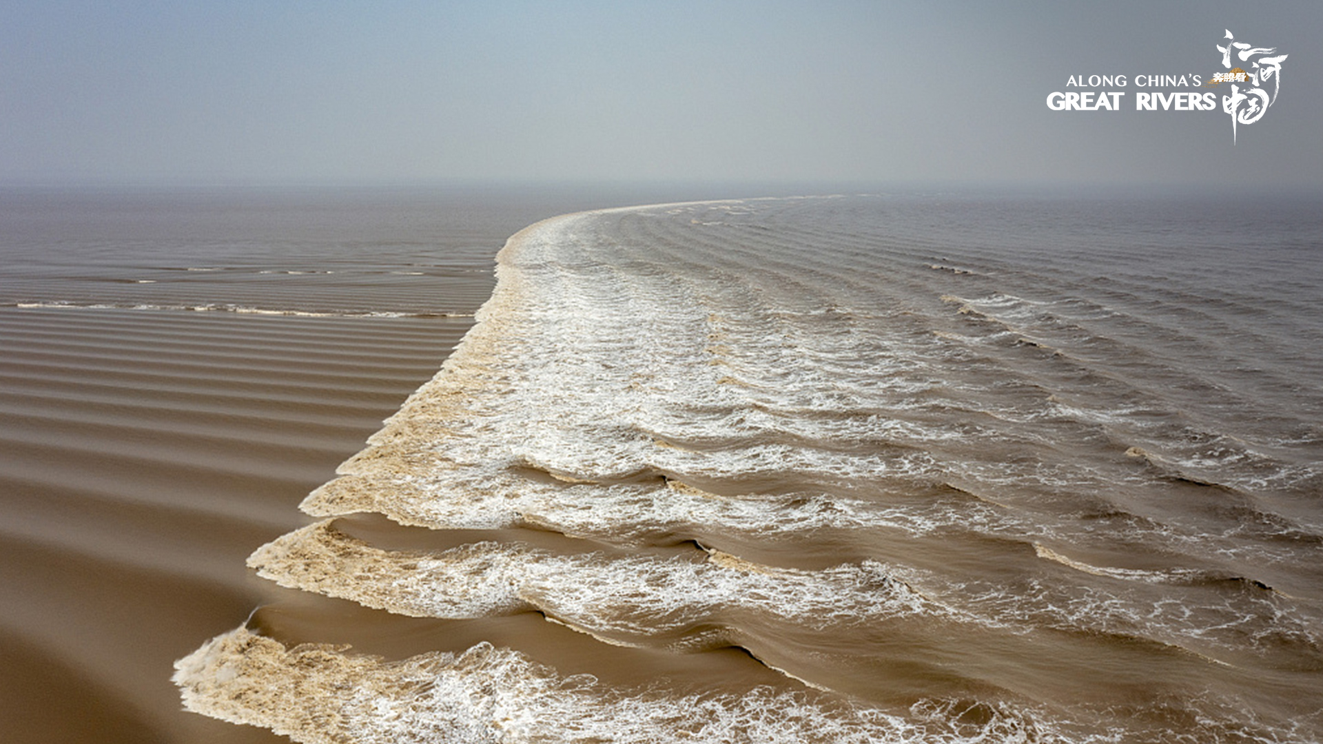 live-witness-the-remarkable-bore-tides-of-the-qiantang-river-cgtn