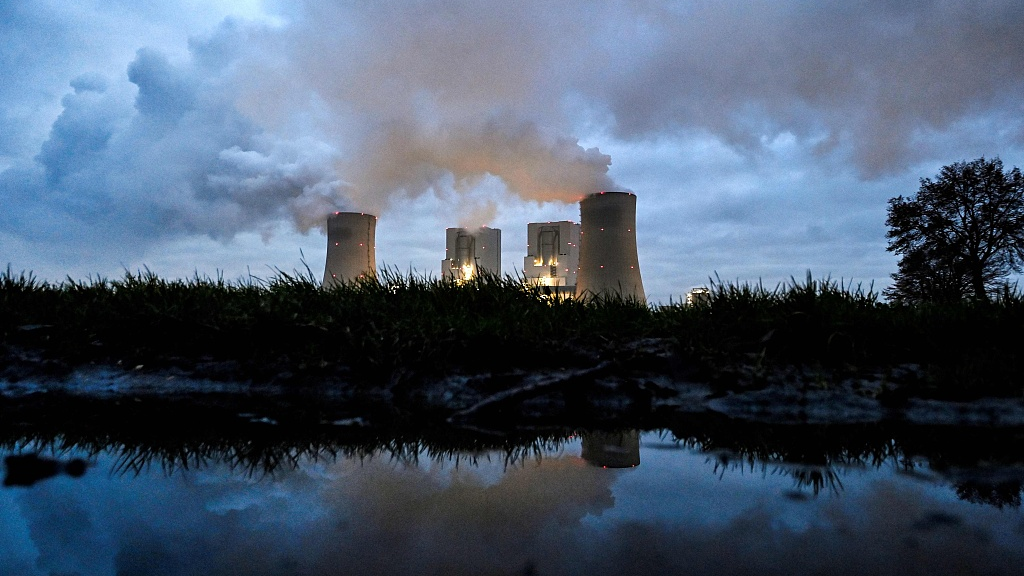 The cooling towers of a lignite-fired power plant, Germany, January 17, 2022. /CFP