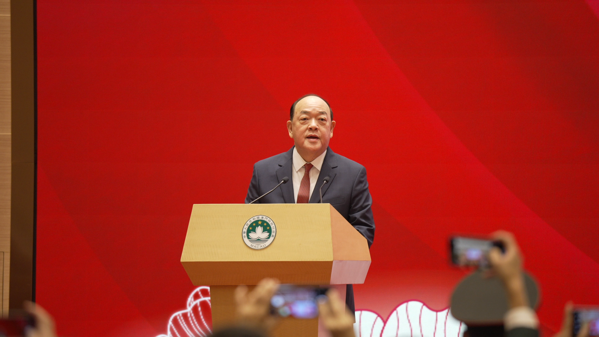 Macao SAR Chief Executive Ho Iat Seng speaks during a reception to celebrate National Day, Macao, China, October 1, 2022. /CMG