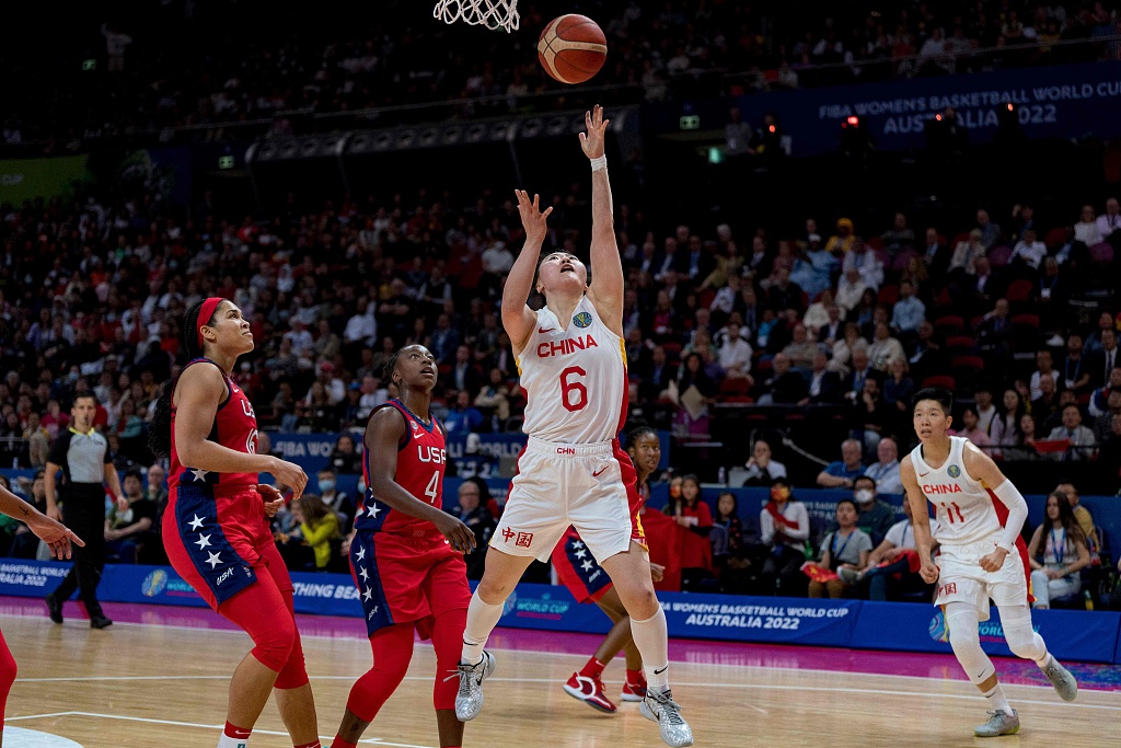 Wu Tongtong (#6) of China shoots in the FIBA Women's Basketball World Cup final against USA at Sydney SuperDome in Sydney, Australia, October 1, 2022. /CFP