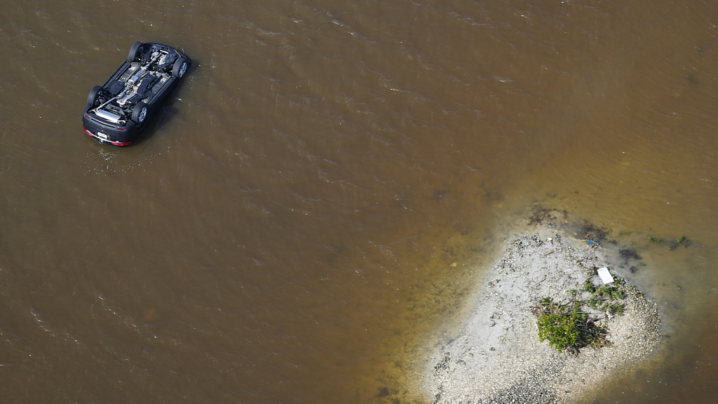 This aerial photo shows an overturned car in flood waters in the aftermath of Hurricane Ian in Fort Myers Beach, Florida, September 29, 2022. /CFP