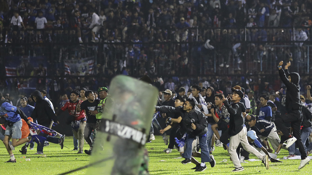 Fans storm Kanjuruhan Stadium after the game between Arema FC and Persebaya in Malang, East Java, Indonesia, October 1, 2022. /CFP