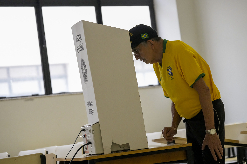 A voter chooses a candidate during presidential elections in Brasilia, Brazil, Sunday, October 2, 2022. /CFP