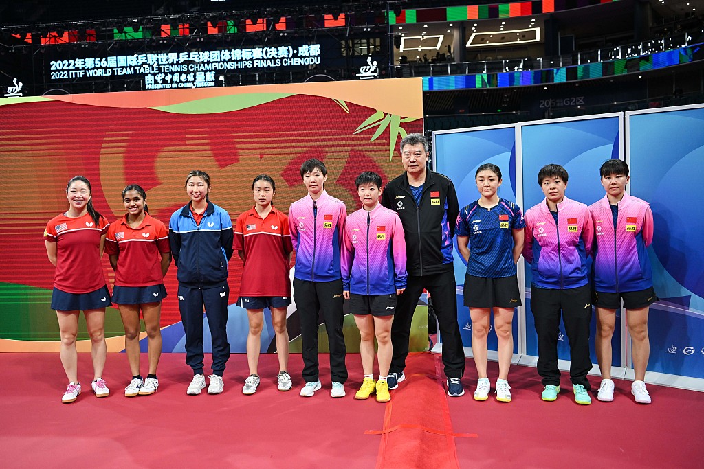 Team China and Team USA pose for a picture after their matches in the women's event at the World Team Table Tennis Championships in Chengdu, southwest China's Sichuan Province, October 3, 2022. /CFP 