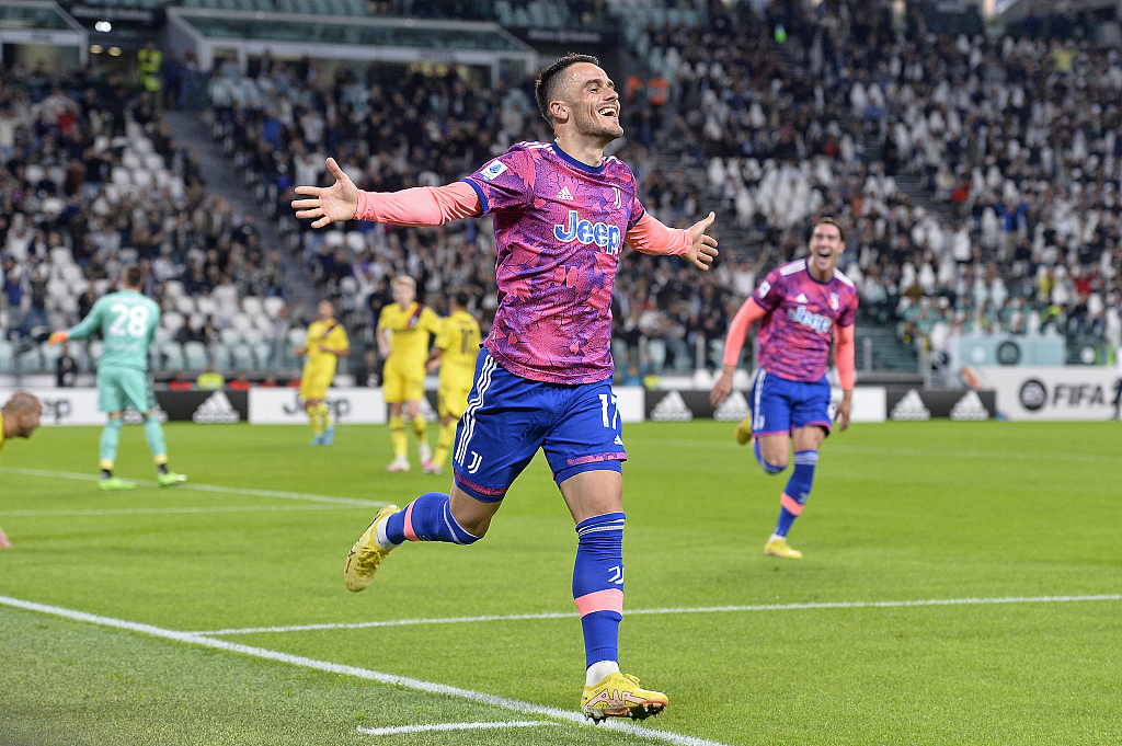 Filip Kostic celebrates after scoring his team's first goal during their Serie A clash with Bologna at Allianz Stadium in Turin, Italy, October 2, 2022. /CFP