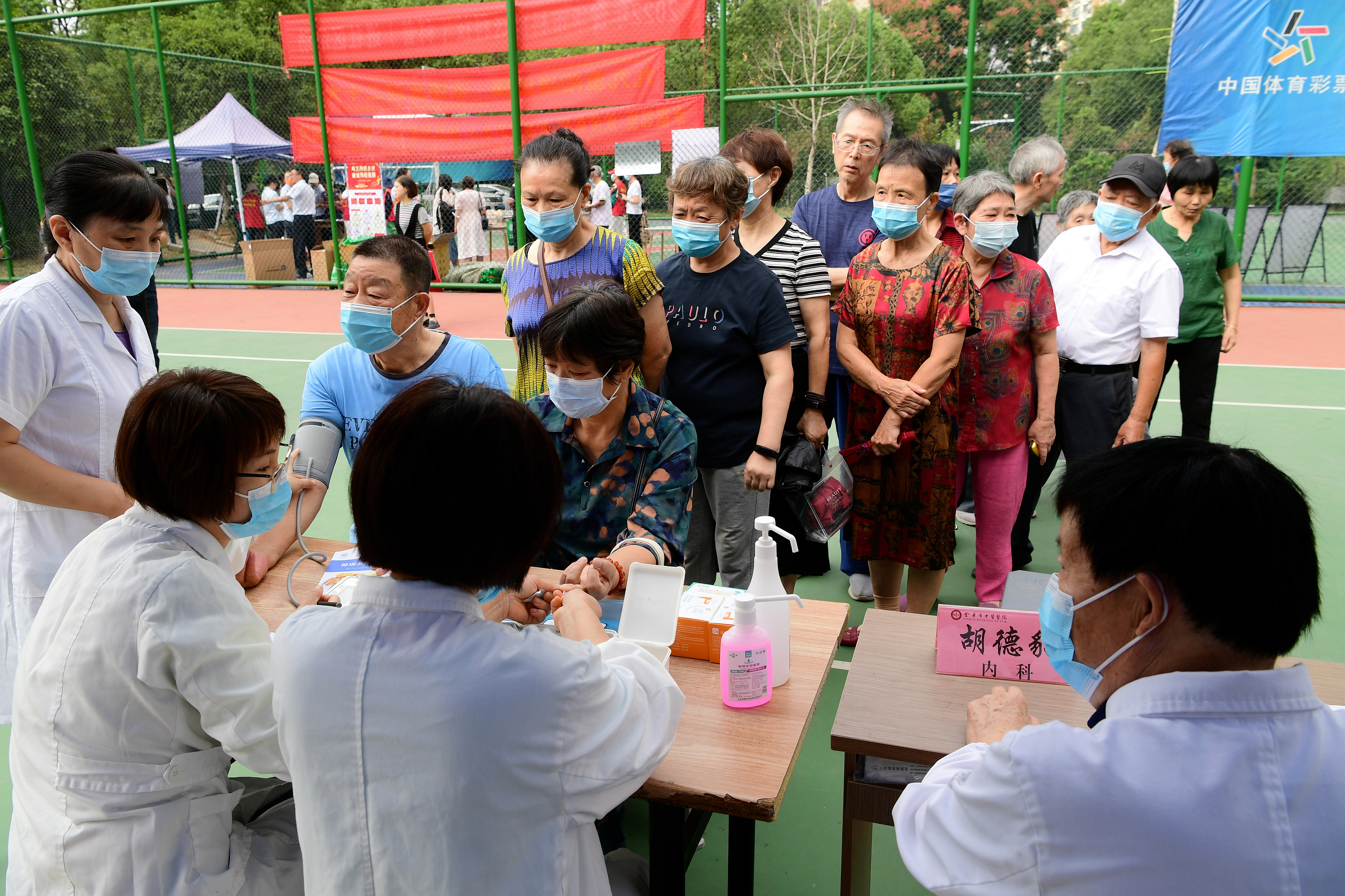 Older residents receive free medical treatment or health check-up at a community in Jinhua Development Zone, Zhejiang Province, China, September 28, 2022. /CFP