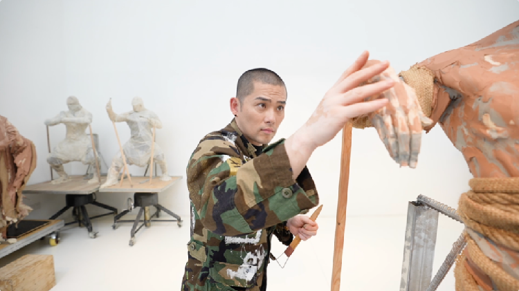 sculptor-ren-zhe-s-dream-of-merging-cultures-through-his-work