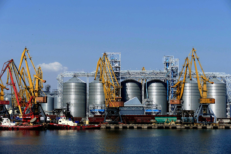 Bulk carrier Kubrosli Y gets loaded with Ukrainian wheat in the port of Odesa, Ukraine, August 19, 2022. /CFP