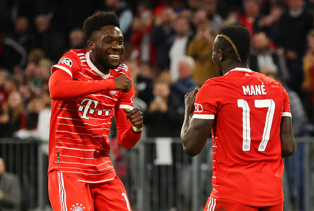 Sadio Mane (R) celebrates with Alphonso Davies of Bayern Munich after scoring their team's third goal against Viktoria Plzen during the UEFA Champions League group match at Allianz Arena in Munich, Germany, October 4, 2022. /CFP