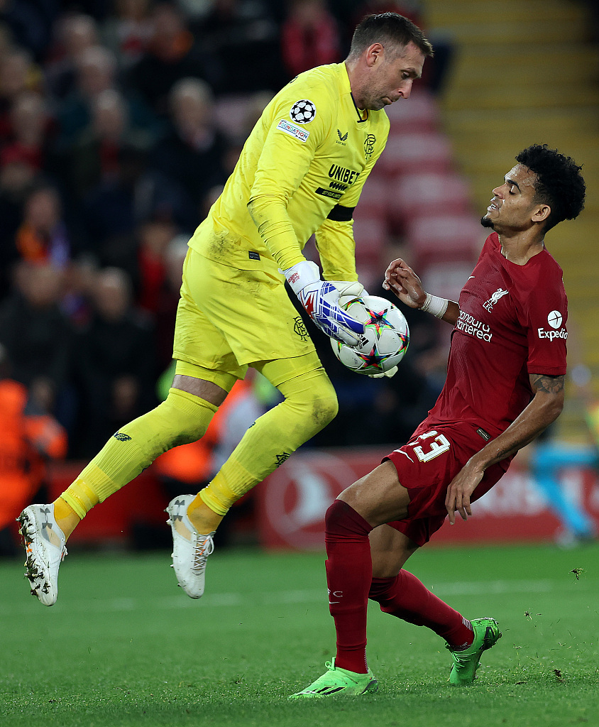 Goalkeeper Allan McGregor (L) of Rangers in action during the UEFA Champions League group match between Liverpool FC and Rangers FC at Anfield in Liverpool, England, October 4, 2022. /CFP