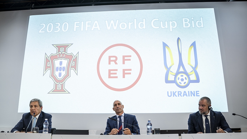 L-R: Portuguese Football Federation President Fernando Gomes, Spanish Football Federation President Luis Rubiales, and Ukrainian Football Federation President Andriy Pavelko speak during a press conference at the UEFA Headquarters in Nyon, Switzerland, October 5, 2022. /CFP