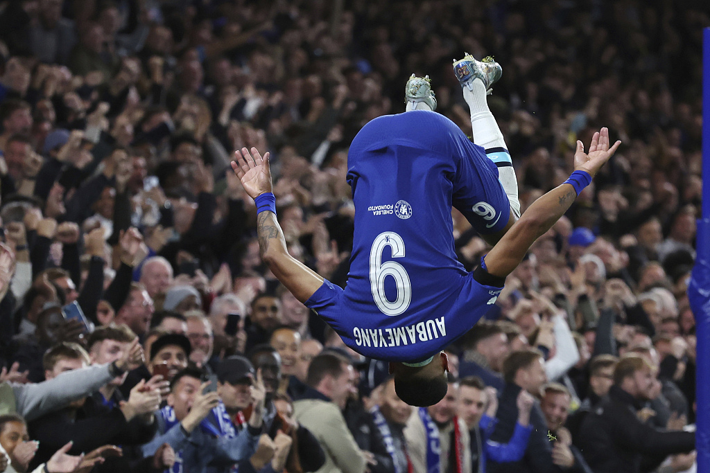 Chelsea's Pierre-Emerick Aubameyang performs his iconic backflip celebration during their clash with AC Milan at Stamford Bridge stadium in London, England, October 5, 2022. /CFP