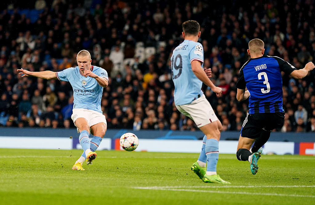 Manchester City's Erling Haaland (L) in action during their Champions League clash with FC Copenhagen at the Etihad Stadium, Manchester, England, October 5, 2022. /CFP