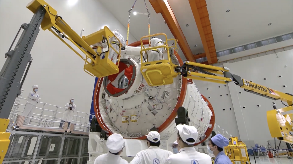 Chinese scientists work on a key component of China Space Station. /CMG 