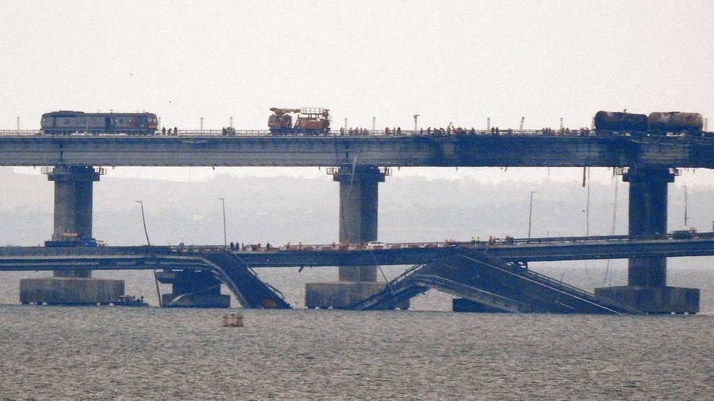 Workers restore the railway tracks on the Crimean Bridge in the Kerch Strait, Crimea, October 9, 2022. /CFP