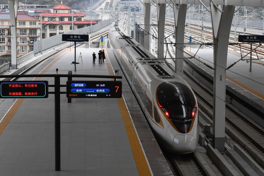 A train is about to depart from the Taizhou Station, east China's Zhejiang Province, January 8, 2022. /Xinhua
