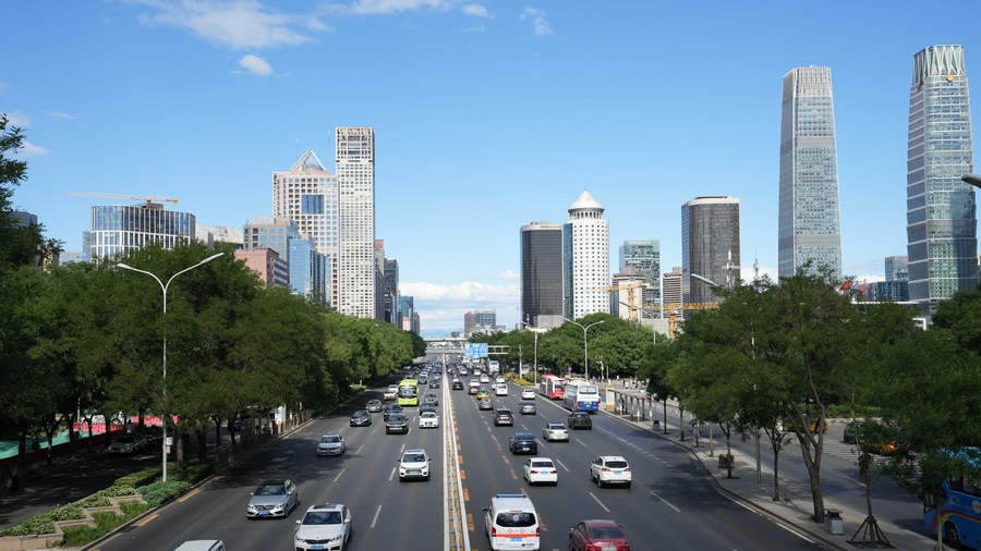Vehicles run at the Central Business District (CBD) in Chaoyang District in Beijing, capital of China, June 6, 2022. /Xinhua