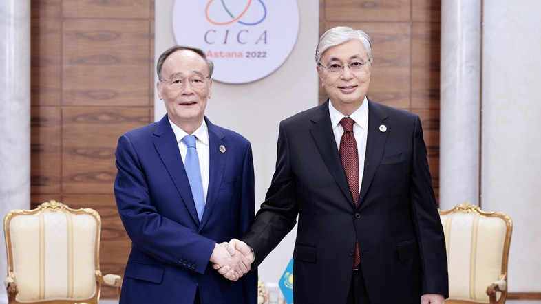 Kazakh President Kassym-Jomart Tokayev meets with Chinese Vice President Wang Qishan (L) in Astana, Kazakhstan, October 13, 2022. /Xinhua