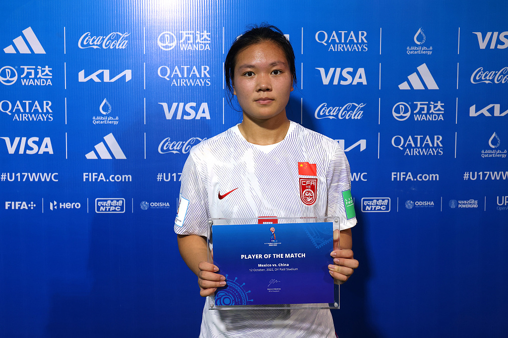Yin Lihong of China won the Player of the Match award in Mumbai, India, October 12, 2022. /CFP 