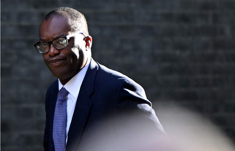 Britain's Chancellor of the Exchequer Kwasi Kwarteng follows Britain's Prime Minister Liz Truss (unseen) out of her hotel on third day of annual Conservative Party Conference in Birmingham, England, October 4, 2022. /CFP