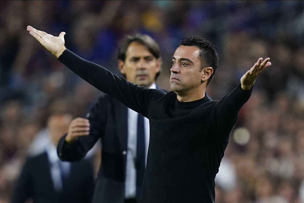 Xavi Hernandez (R), manager of Barcelona, looks on during the UEFA Champions League game against Inter Milan at Camp Nou in Barcelona, Spain, October 12, 2022. /CFP