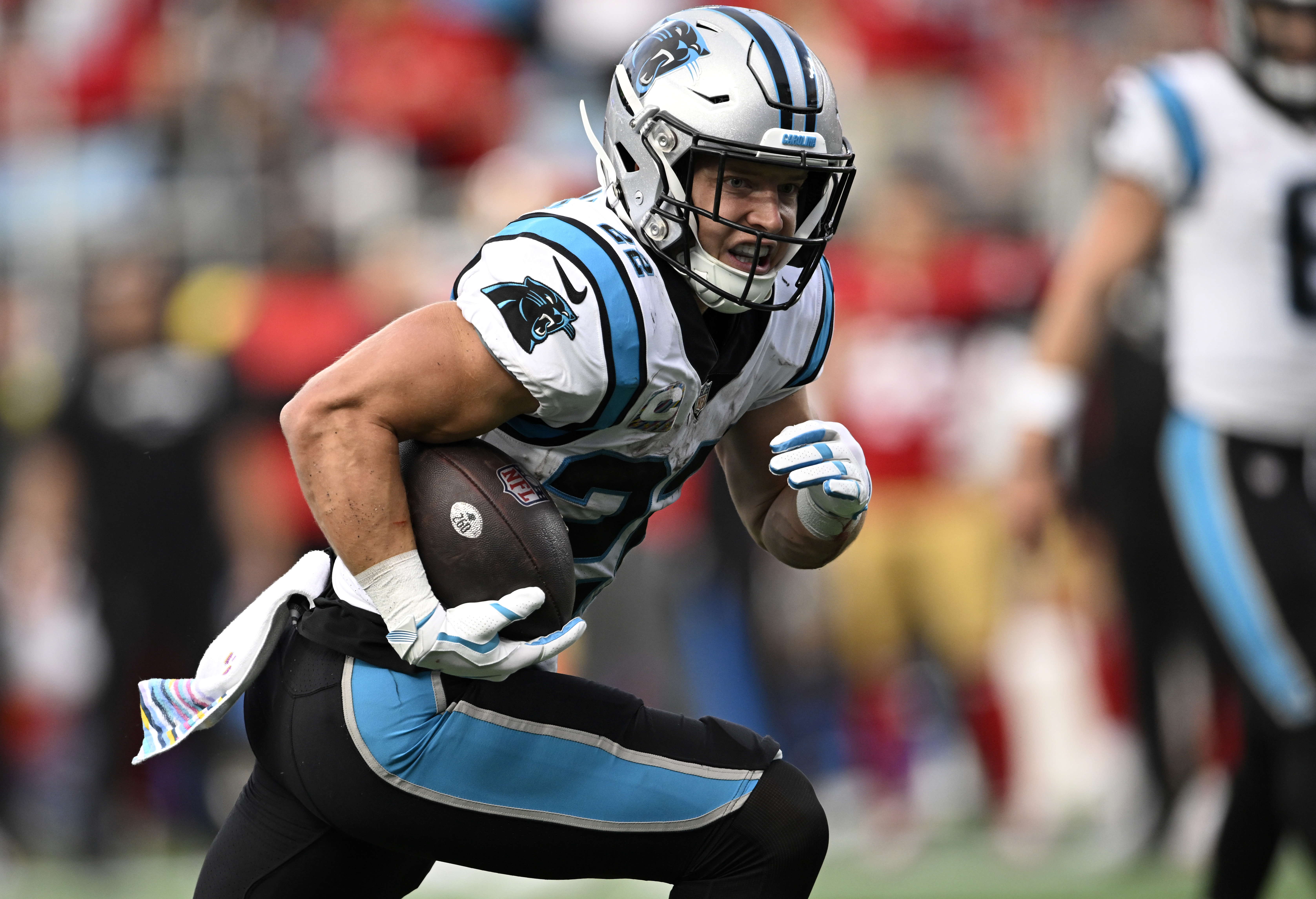 Running back Christian McCaffrey of the Carolina Panthers rushes with the ball in the game against the San Francisco 49ers at Bank of America Stadium in Charlotte, North Carolina, October 9, 2022. /CFP 