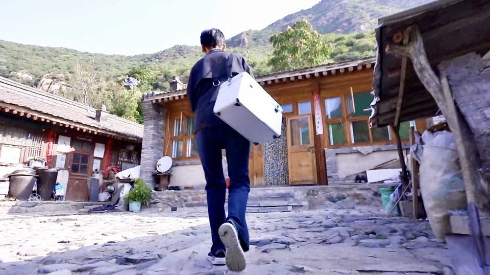 Liu Guizhen is on her way to make a house call in Duanjiawan Village, Daixian County, Shanxi Province, September 25, 2022. / CGTN