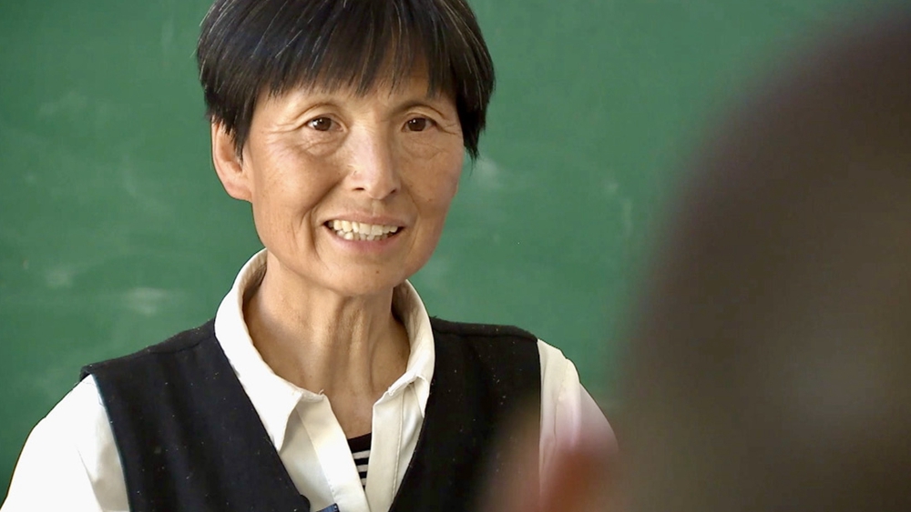 Liu Guizhen taught at a primary school in Duanjiawan Village, Daixian County, Shanxi Province from 1988 to 2018 while still fulfilling her role as the village doctor. /CGTN