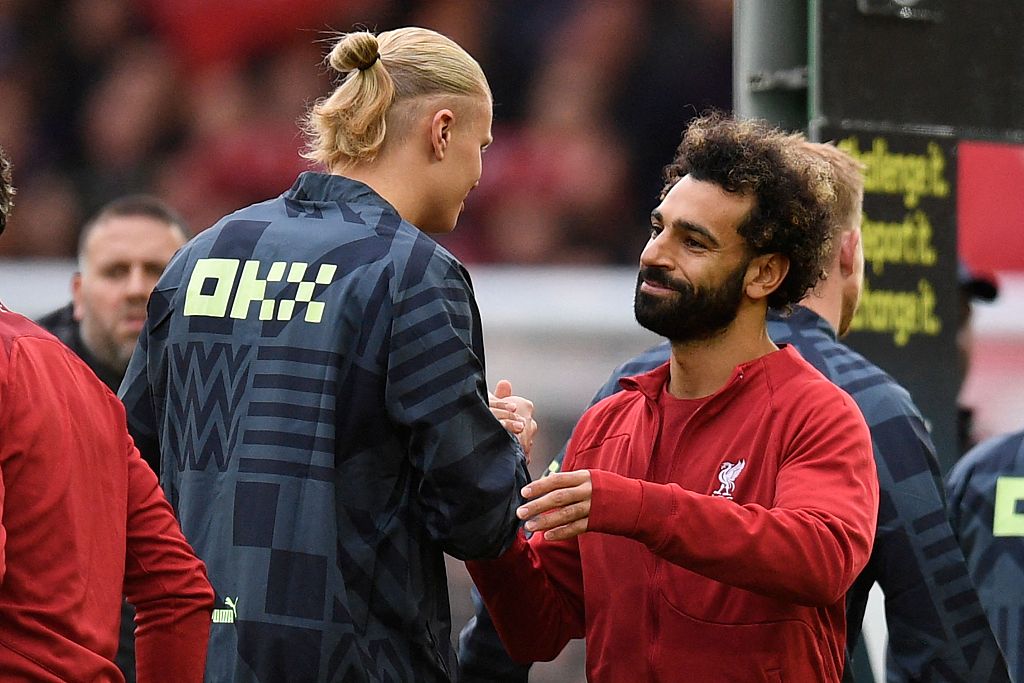 Manchester City's Norwegian striker Erling Haaland (L) and Liverpool's Egyptian striker Mohamed Salah greet each other ahead of their clash at Anfield in Liverpool, United Kingdom, October 15, 2022. /CFP