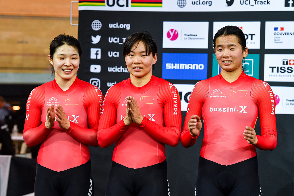 L-R: China's Guo Yufang, Bao Shanju and Yuan Liying celebrate on the podium after winning the silver medal in women's team sprint final in Saint-Quentin-en-Yvelines, France, October 12, 2022. /CFP