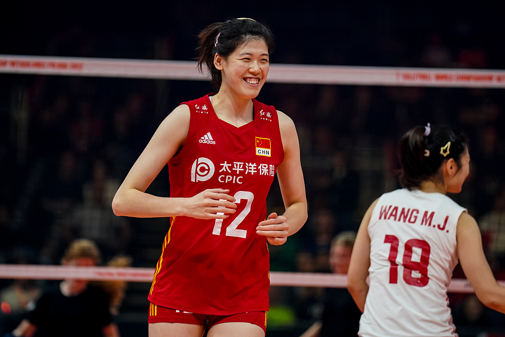 Li Yingying (#12) of China in the FIVB Volleyball Women's World Championship quarterfinals against Italy at the Omnisport Apeldoorn in Apeldoorn, the Netherlands, October 11, 2022. /CFP 