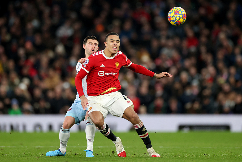 Manchester United's Mason Greenwood (front) in action during their clash with West Ham United at Old Trafford in Manchester, England, January 22, 2022. /CFP