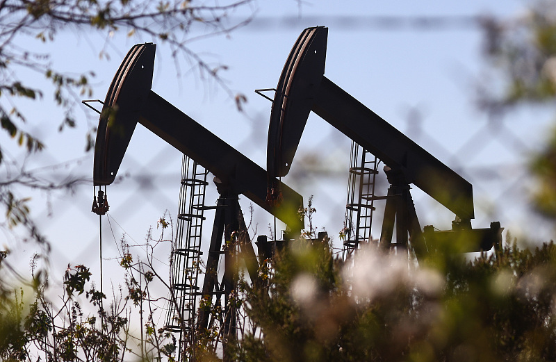 Oil pumpjacks stand in the Inglewood Oil Field in Los Angeles, California, U.S., November 23, 2021. /CFP