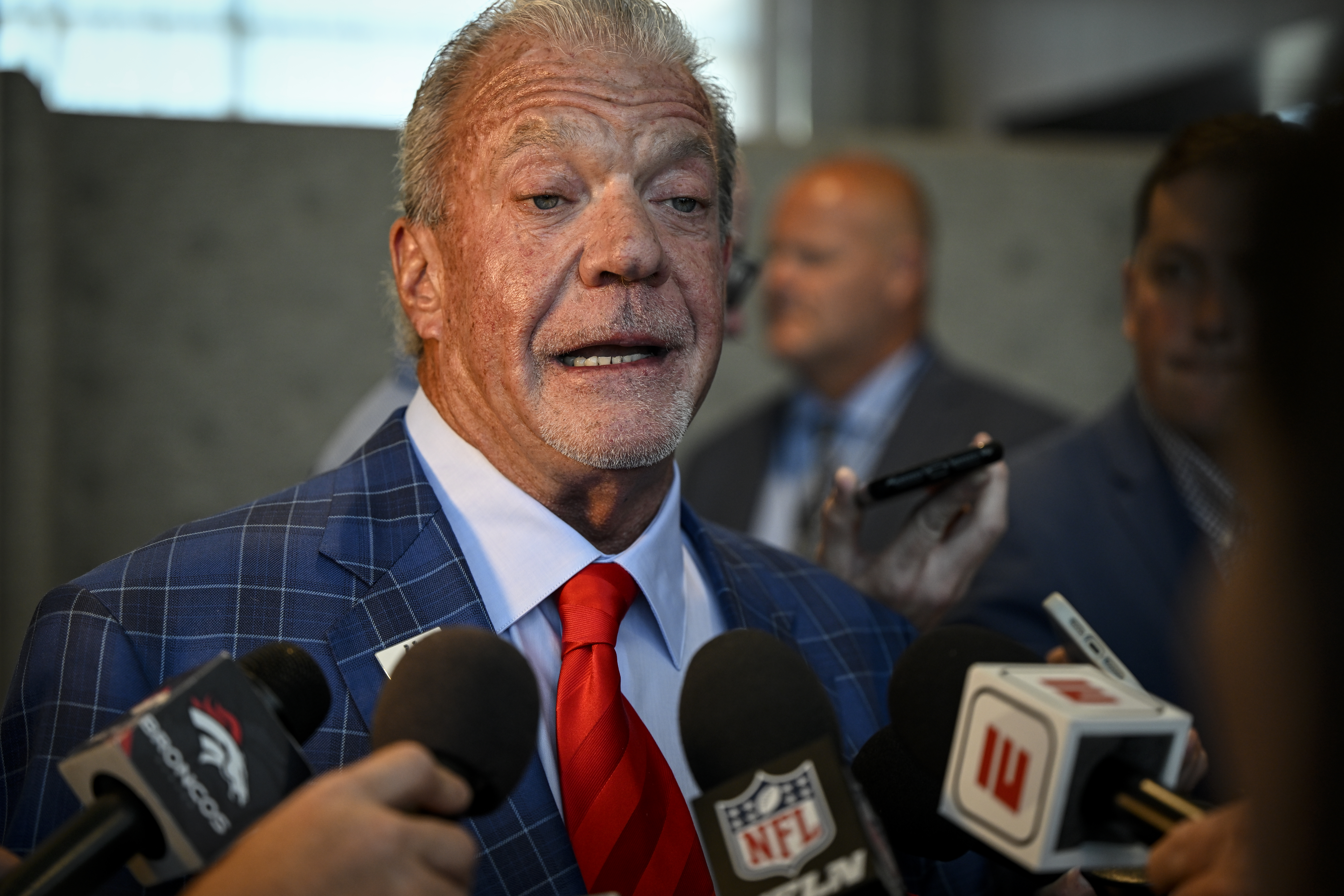 Jim Irsay, owner of the NFL's Indianapolis Colts, speaks to reporters during the league's special meeting at the JW Marriot in Bloomington, Indiana, August 9, 2022. /CFP