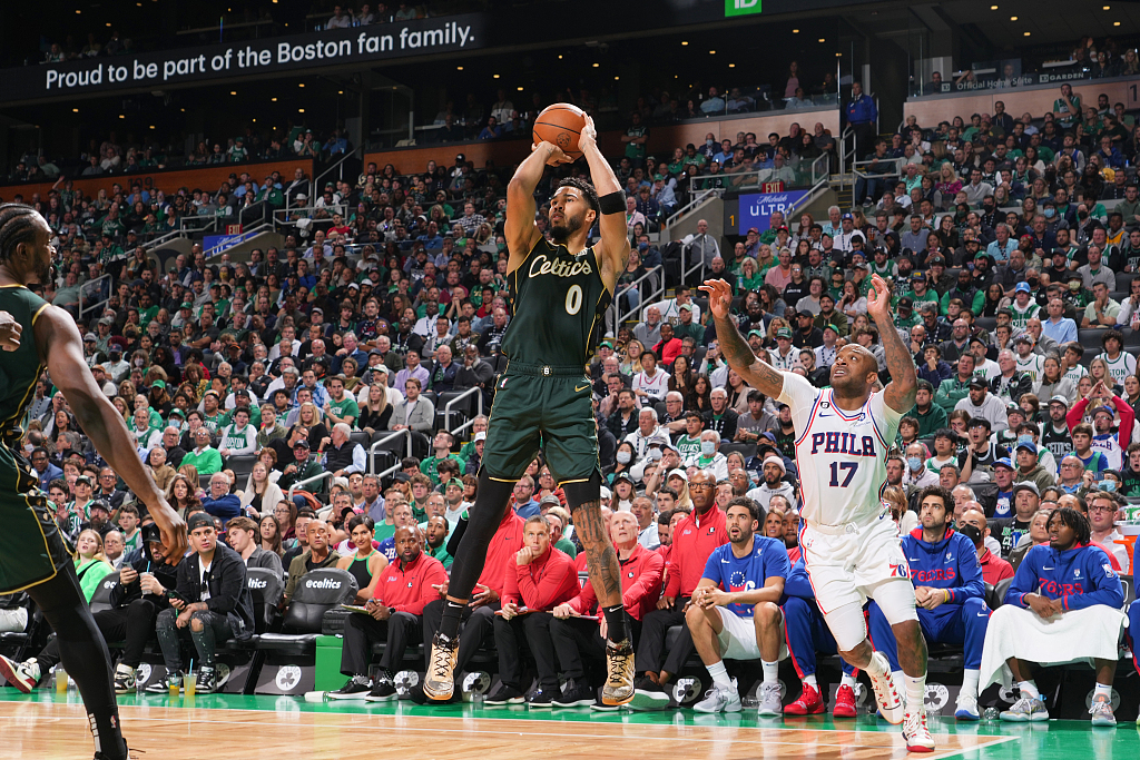 Jayson Tatum (#0) of the Boston Celtics shoots in the game against the Philadelphia 76ers at TD Garden in Boston, Massachusetts, October 18, 2022. /CFP