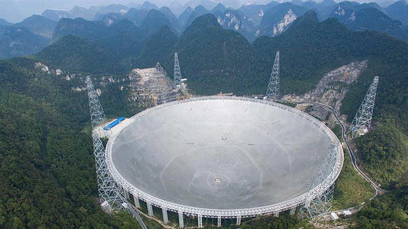 El radiotelescopio esférico de apertura de 500 metros en el condado de Pingtang, provincia de Guizhou, China.  /PPC