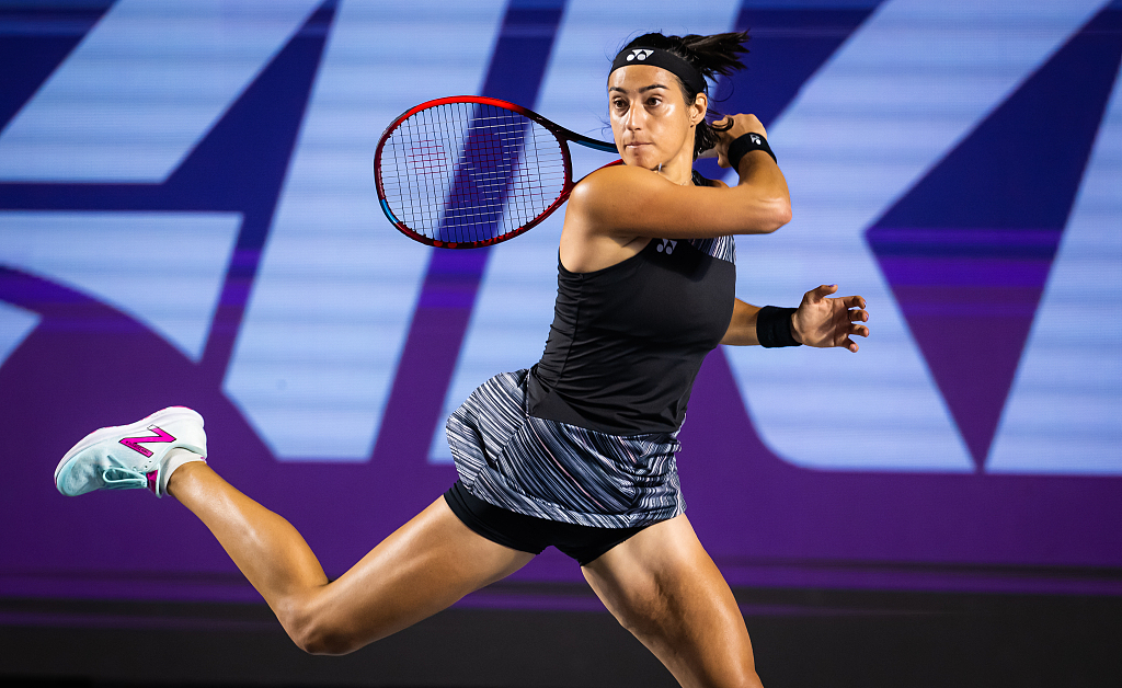 Caroline Garcia of France returns the ball during the second-round match of the WTA Guadalajara Open in Zapopan, Mexico, October 18, 2022. /CFP