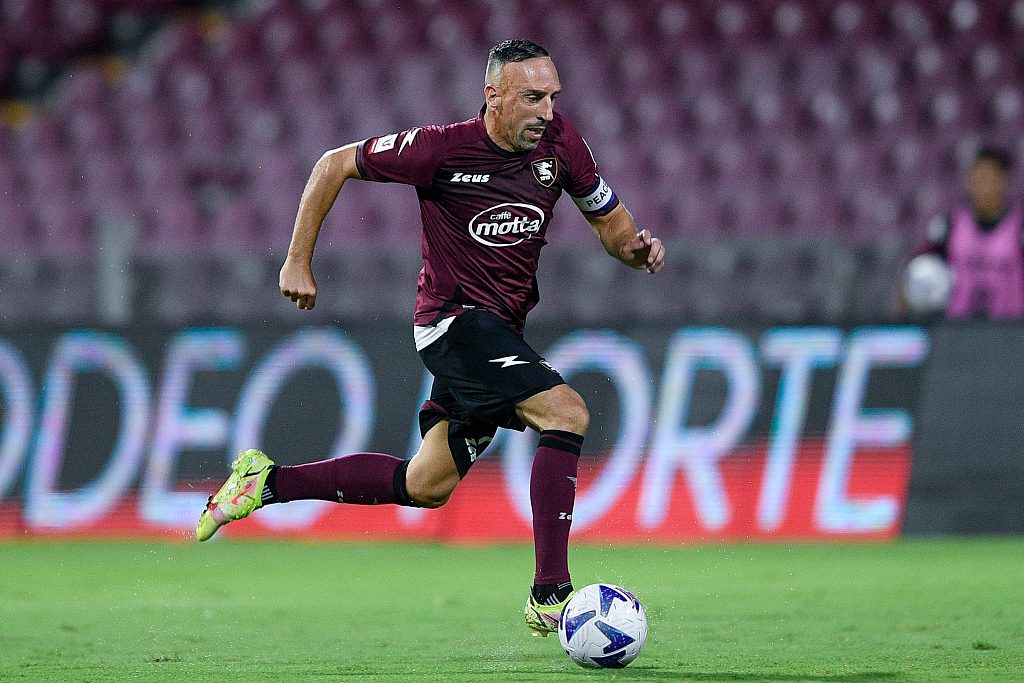 Franck Ribery of Salernitana dribbles in the Coppa Italia game against Parma at Stadio Arechi, Salerno, Italy, August 7, 2022. /CFP
