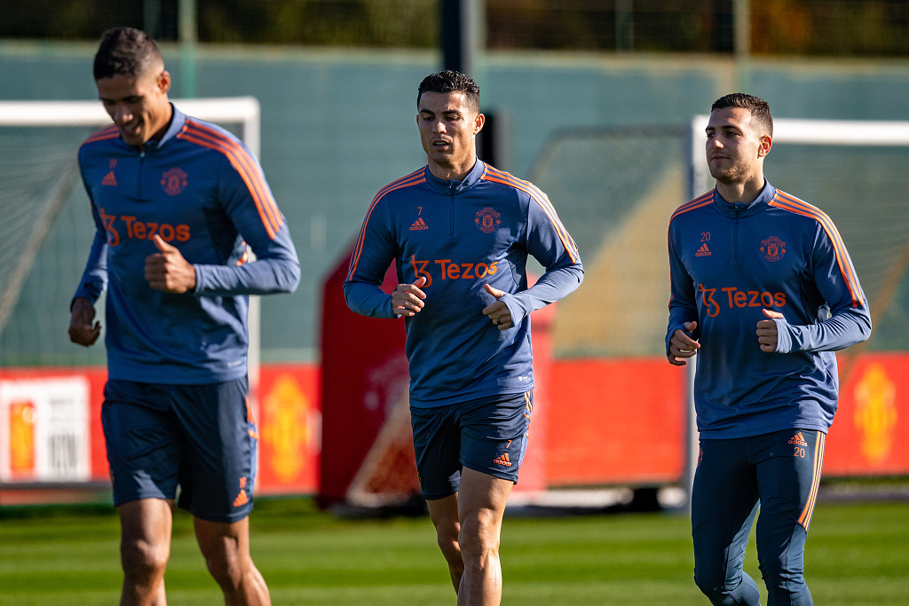 Cristiano Ronaldo (C) during a Manchester United first team training session at Carrington Training Ground in Manchester, England, October 17, 2022. /CFP