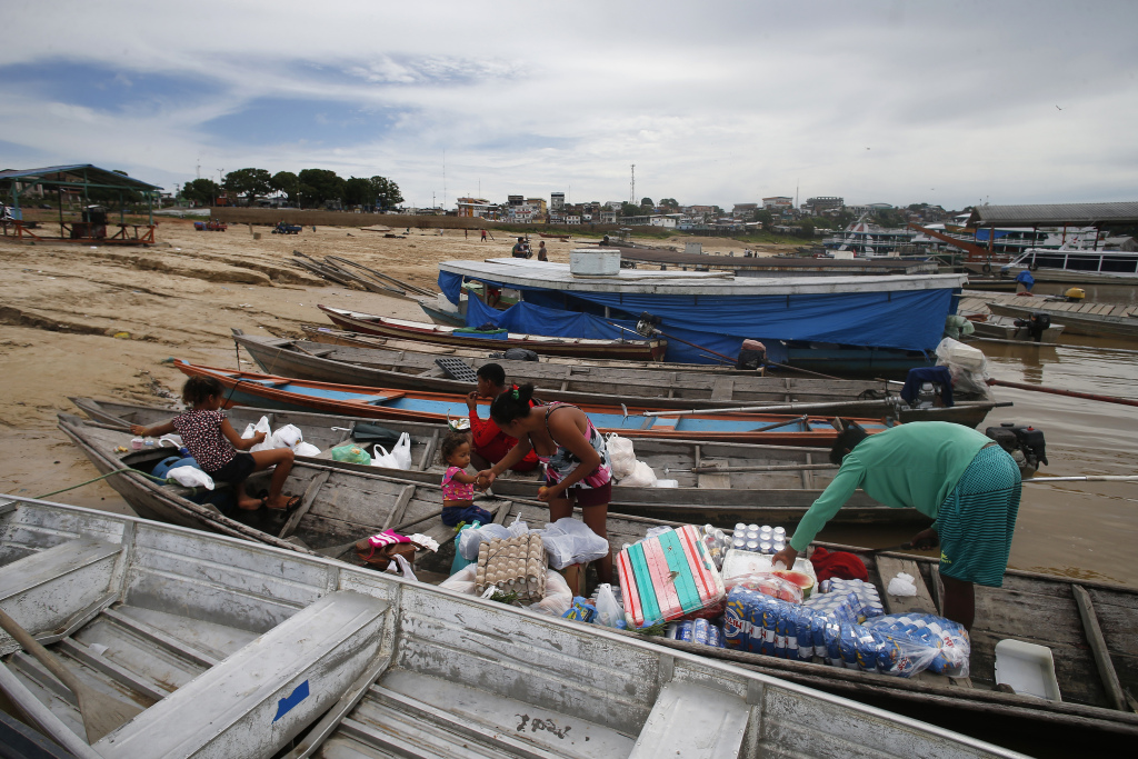 A family organizes food in an area impacted by the drought near the Solimões River in Tefe, Amazonas state, Brazil, October 19, 2022. /CFP